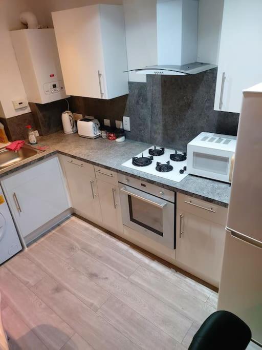Home Away Barking Barking  Eksteriør bilde