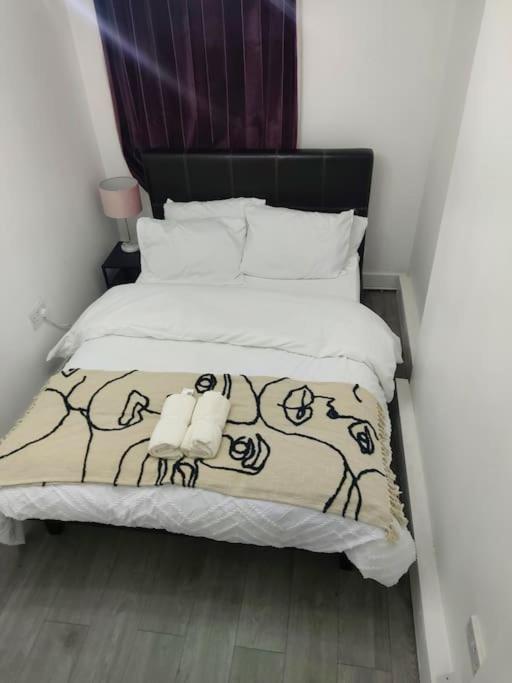 Home Away Barking Barking  Eksteriør bilde