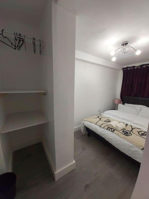 Home Away Barking Barking  Eksteriør bilde