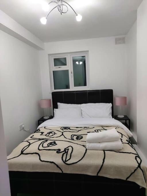 Home Away Barking Barking  Eksteriør bilde