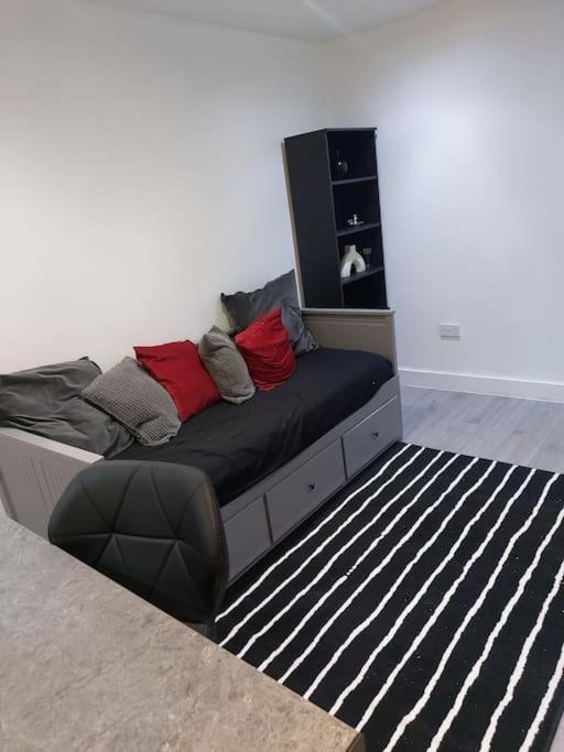 Home Away Barking Barking  Eksteriør bilde