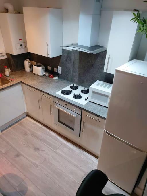 Home Away Barking Barking  Eksteriør bilde